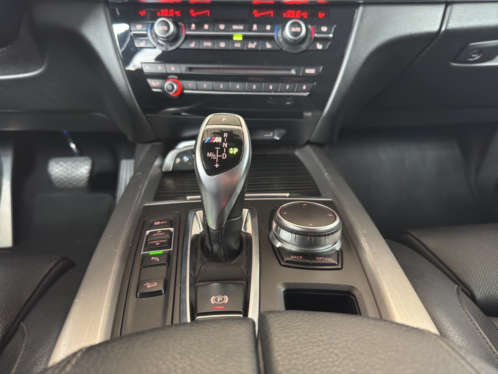 BMW X5 xDrive M50d Steptronic-image-13