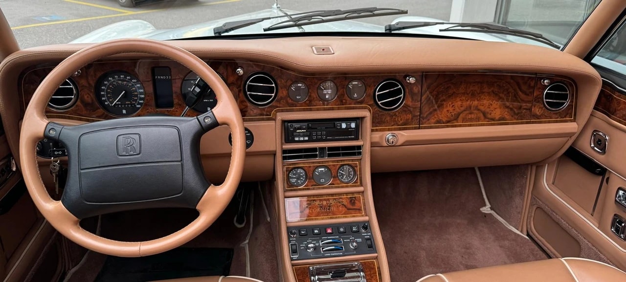 ROLLS-ROYCE Corniche S-image-14