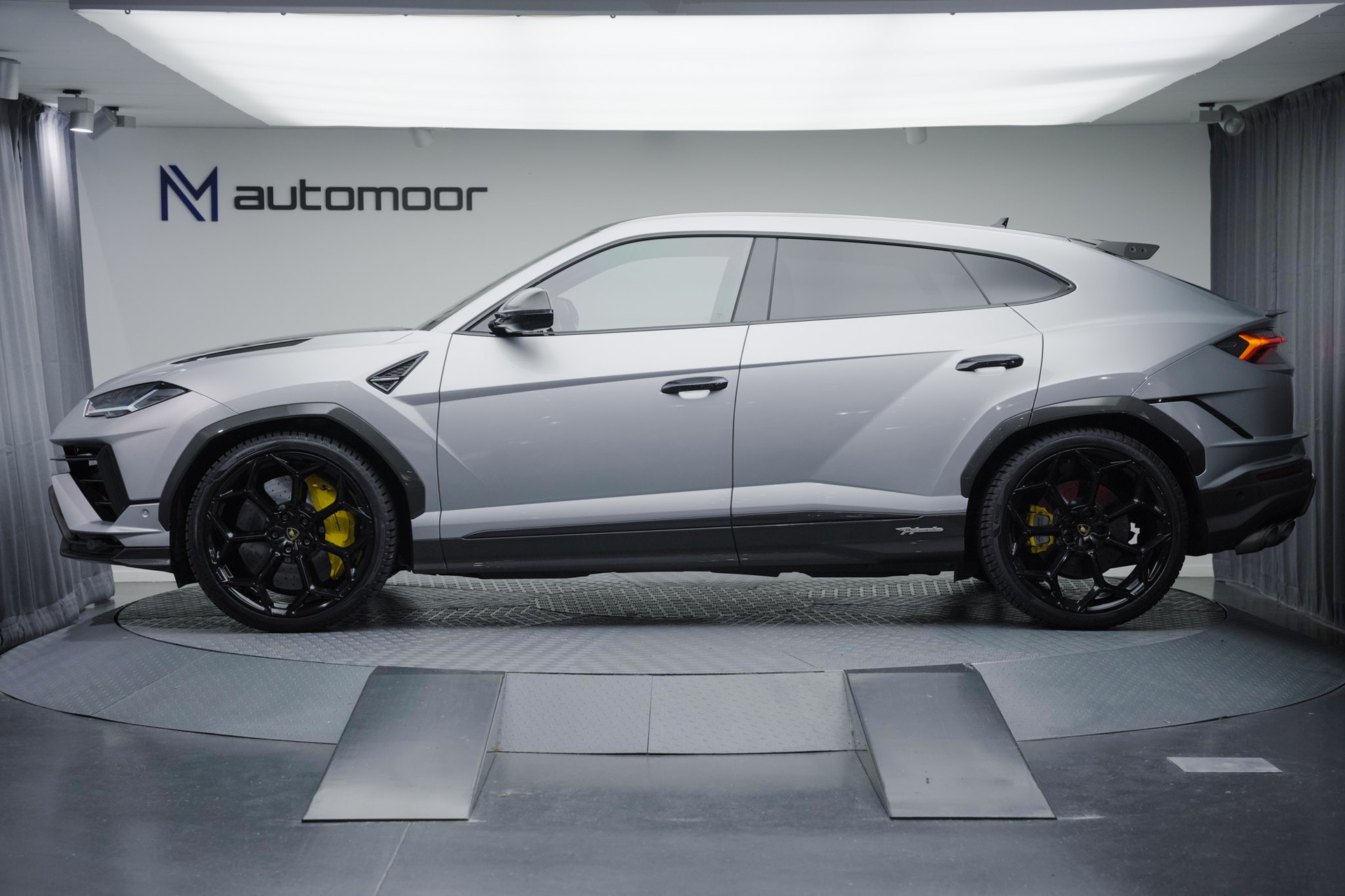 LAMBORGHINI Urus Performante *Full Carbon* *Akrapovic* *B&O*-image-7