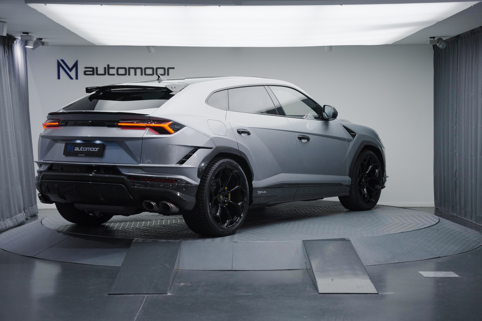 LAMBORGHINI Urus Performante *Full Carbon* *Akrapovic* *B&O*-image-4
