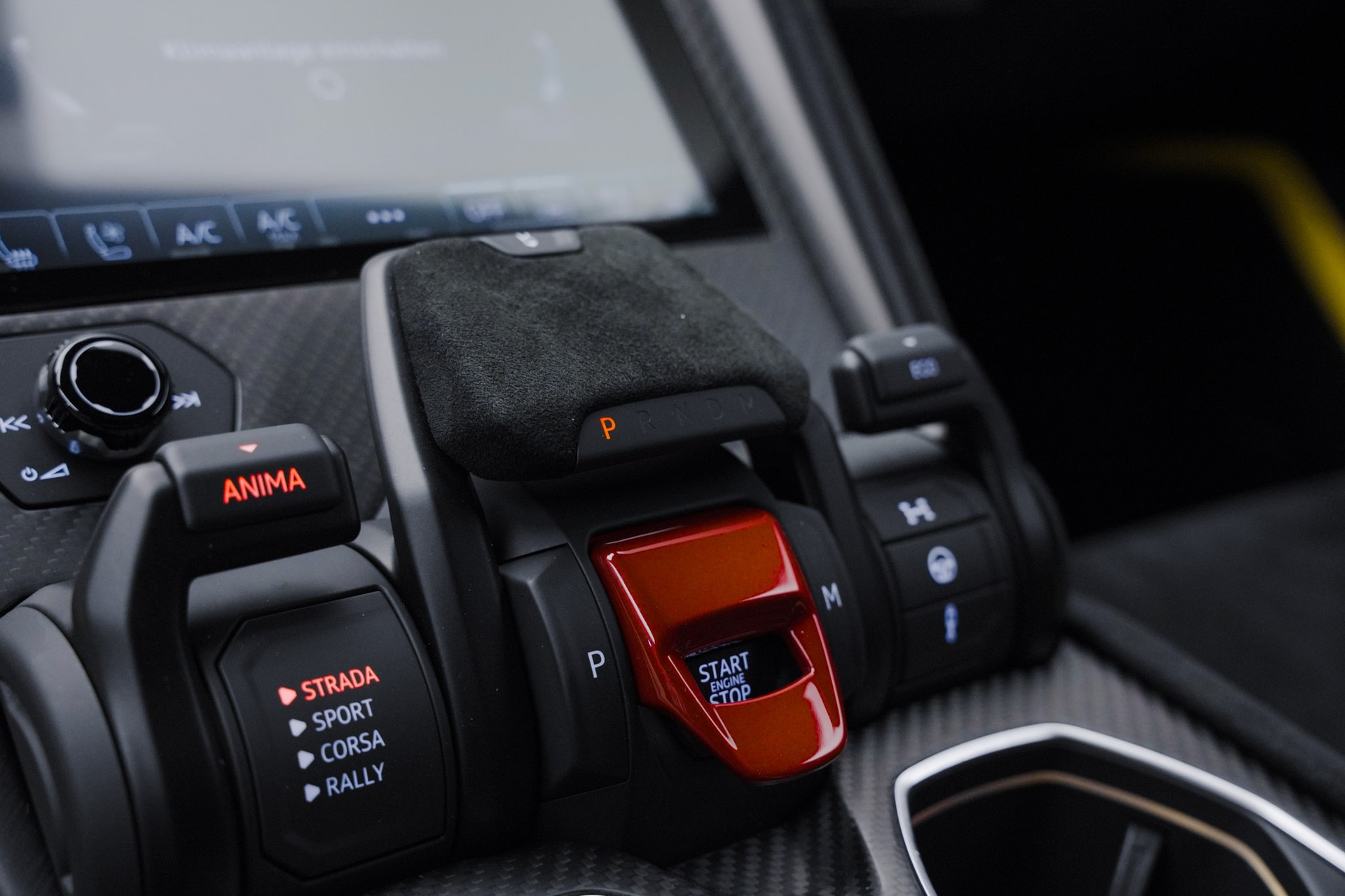 LAMBORGHINI Urus Performante *Full Carbon* *Akrapovic* *B&O*-image-37