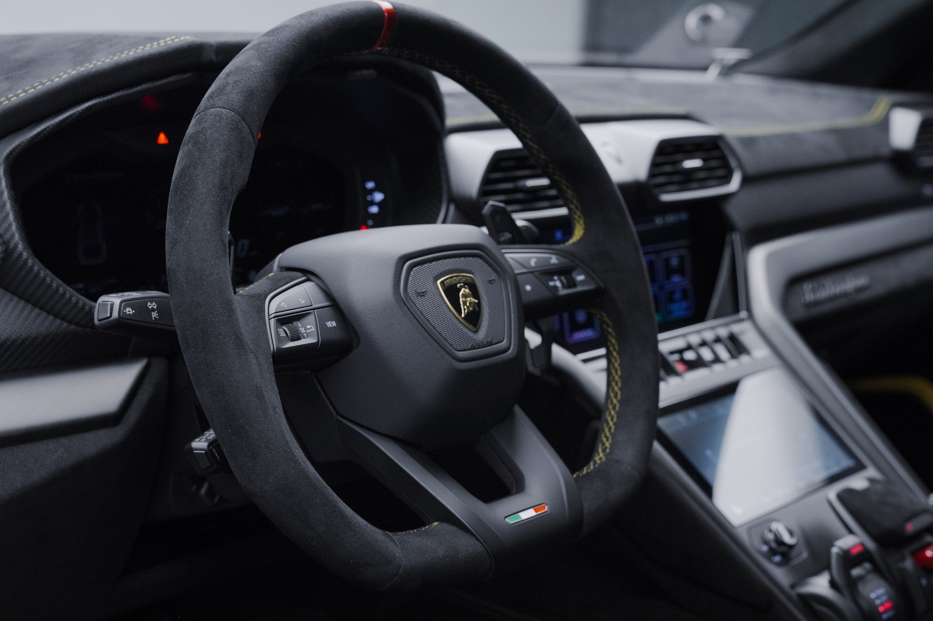 LAMBORGHINI Urus Performante *Full Carbon* *Akrapovic* *B&O*-image-20