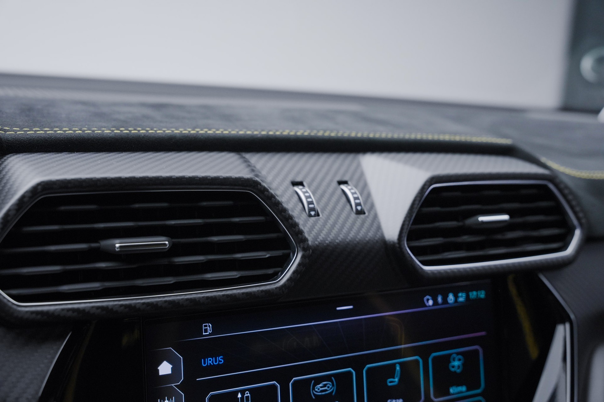 LAMBORGHINI Urus Performante *Full Carbon* *Akrapovic* *B&O*-image-33