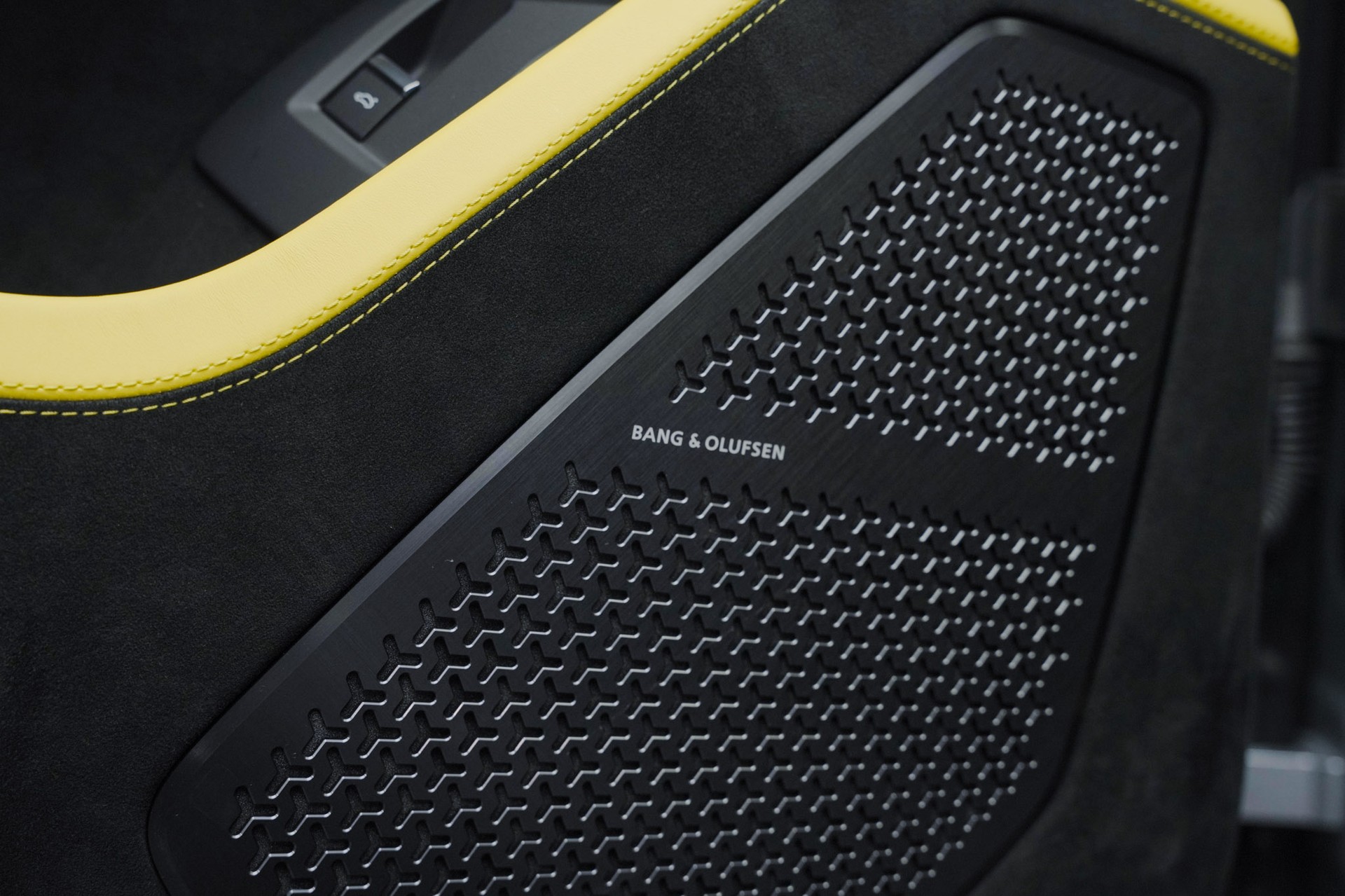 LAMBORGHINI Urus Performante *Full Carbon* *Akrapovic* *B&O*-image-30