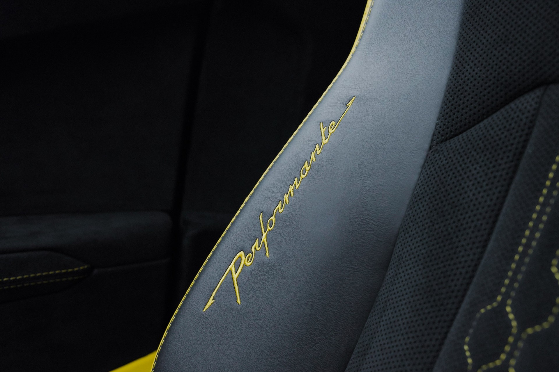 LAMBORGHINI Urus Performante *Full Carbon* *Akrapovic* *B&O*-image-42