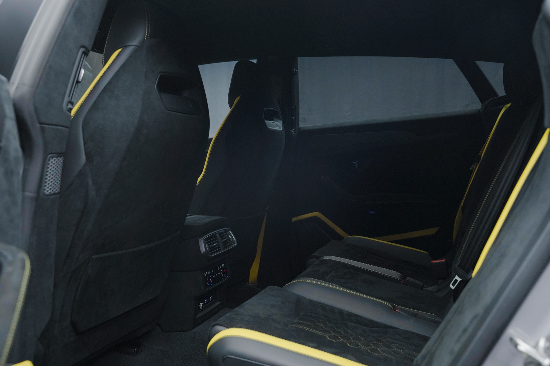 LAMBORGHINI Urus Performante *Full Carbon* *Akrapovic* *B&O*-image-17