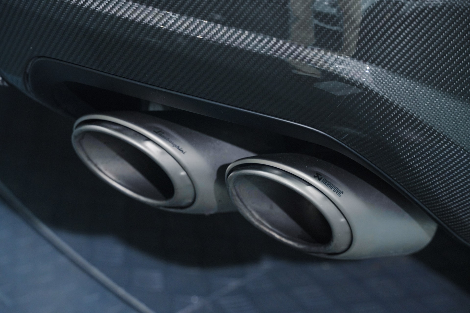LAMBORGHINI Urus Performante *Full Carbon* *Akrapovic* *B&O*-image-12
