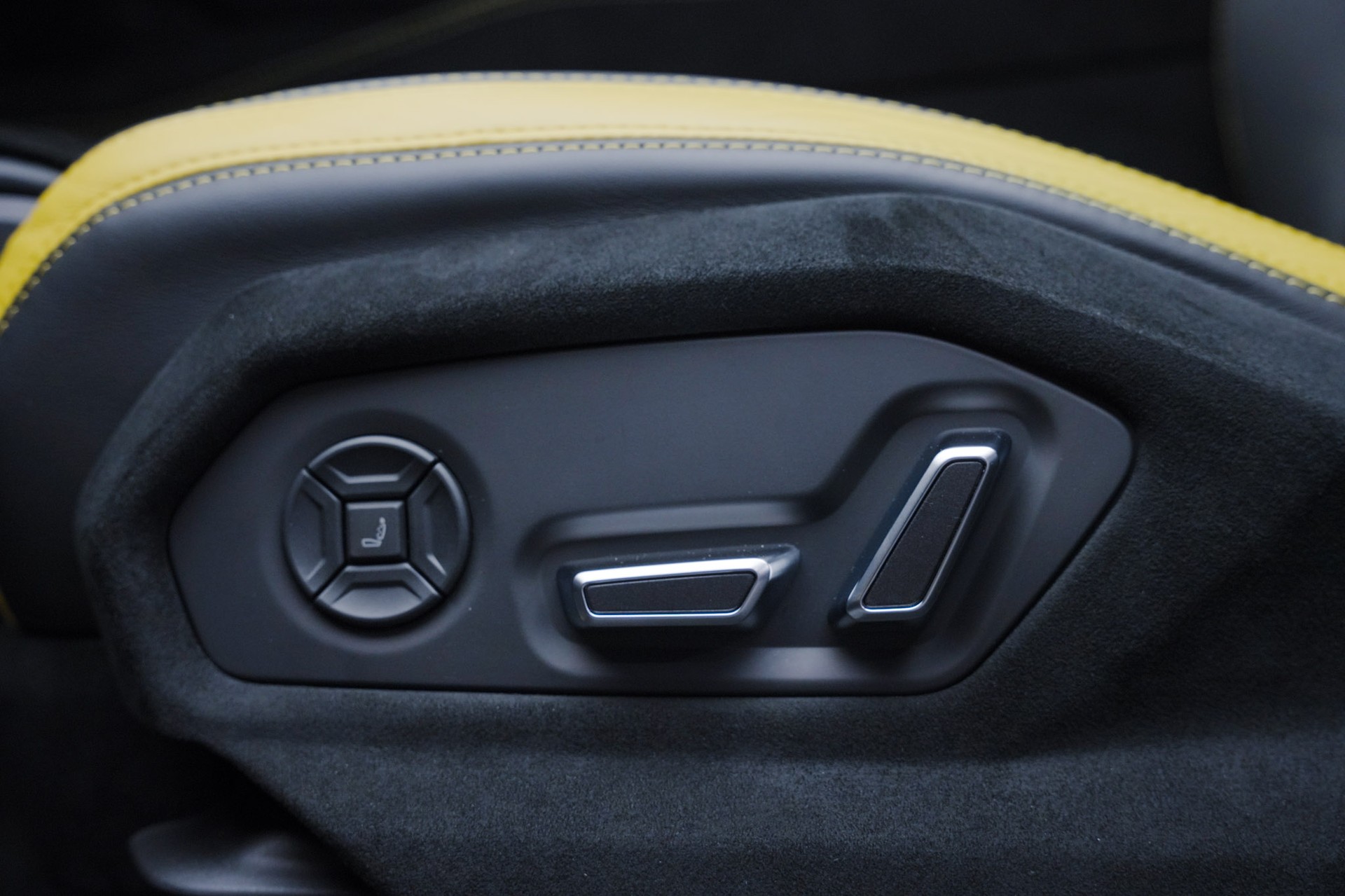 LAMBORGHINI Urus Performante *Full Carbon* *Akrapovic* *B&O*-image-31