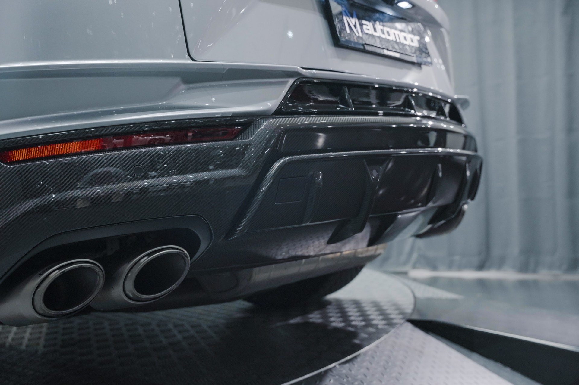 LAMBORGHINI Urus Performante *Full Carbon* *Akrapovic* *B&O*-image-13