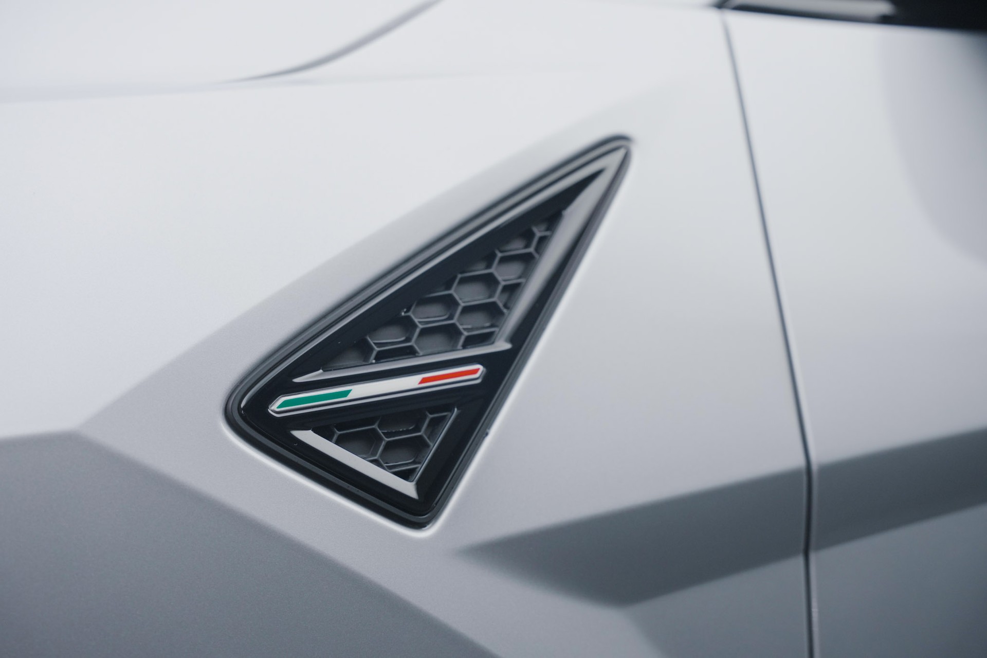 LAMBORGHINI Urus Performante *Full Carbon* *Akrapovic* *B&O*-image-47