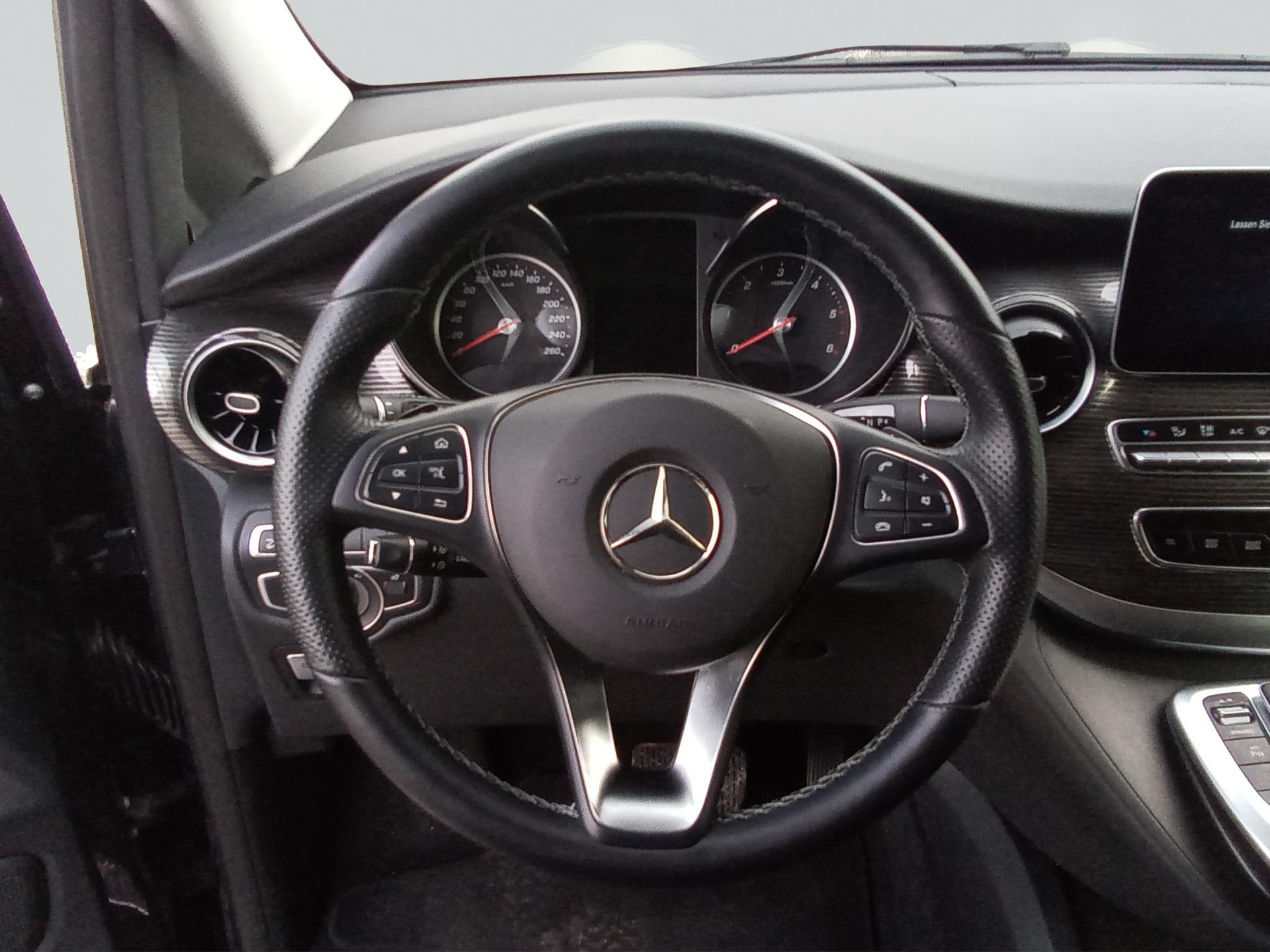 MERCEDES-BENZ V 250 d Avantgarde Lang Van-image-10