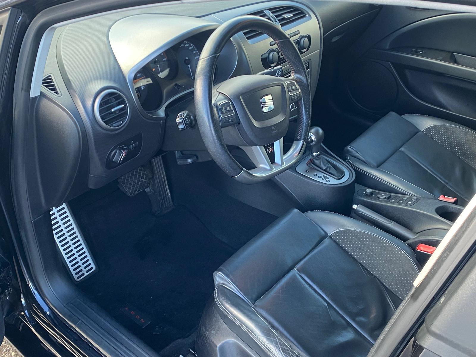 SEAT Leon 2.0 TSI FR DSG-image-8