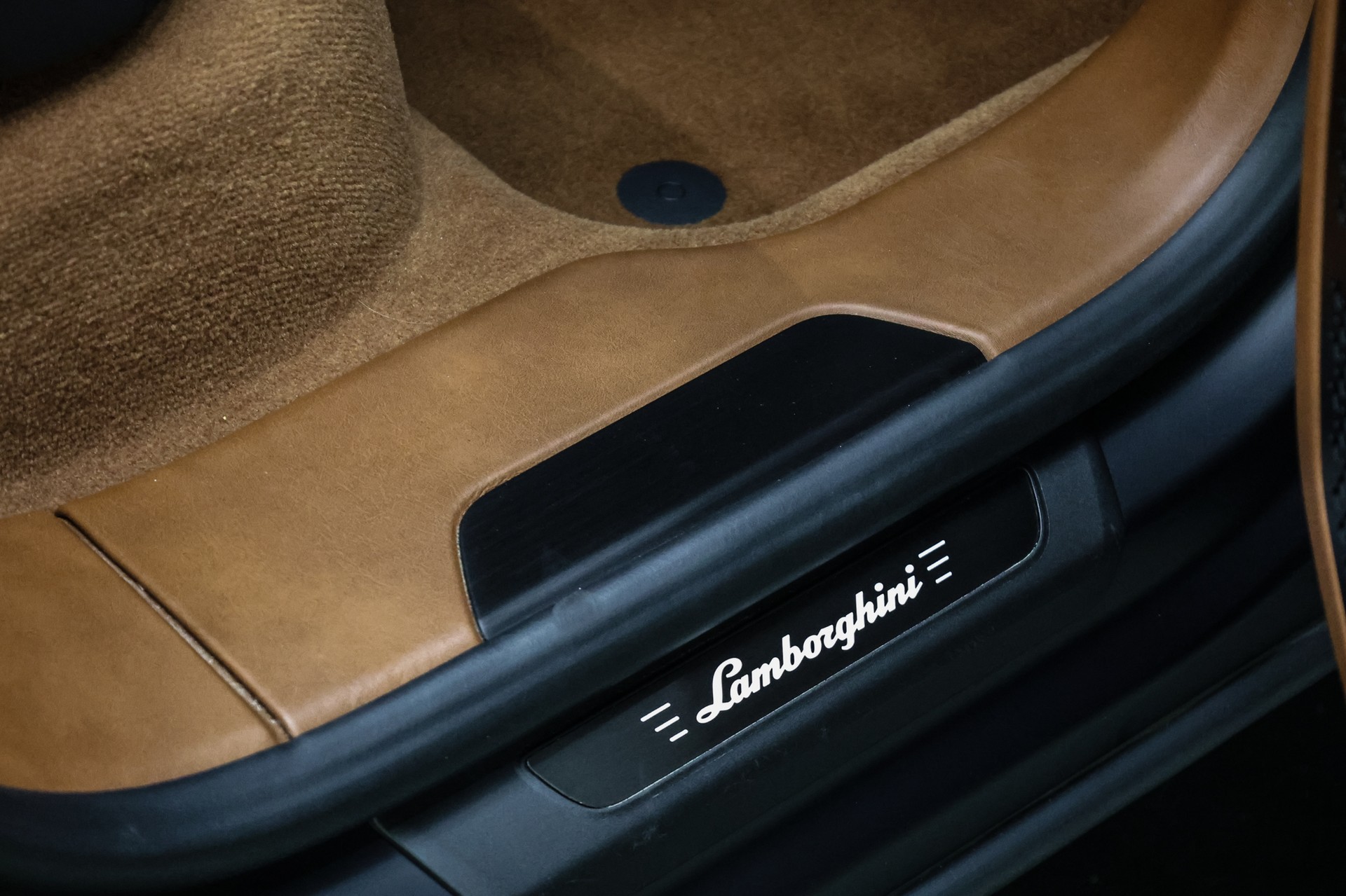 LAMBORGHINI Urus 4.0 S-image-32