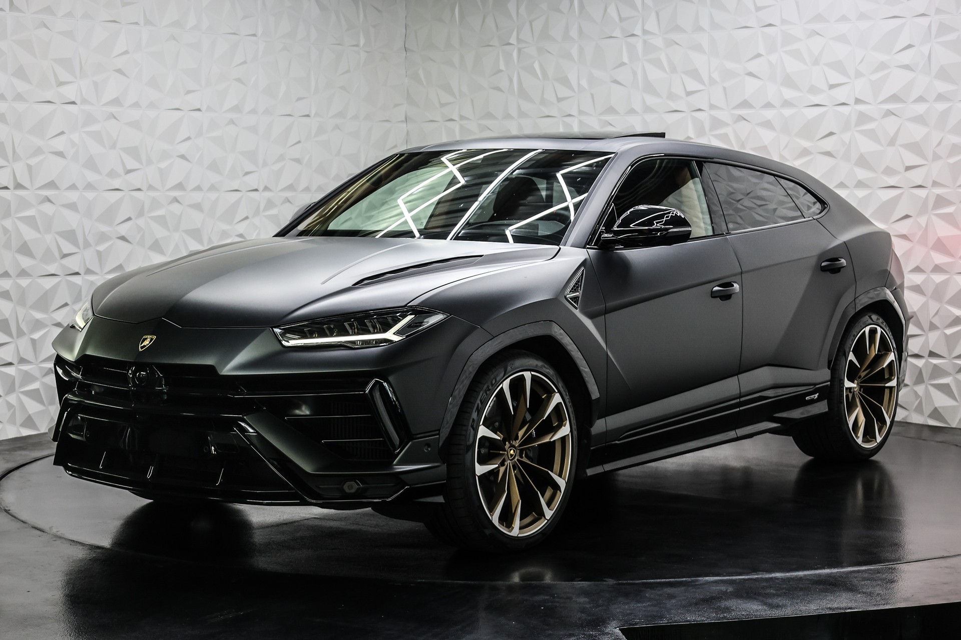 LAMBORGHINI Urus 4.0 S-showroom-element-2