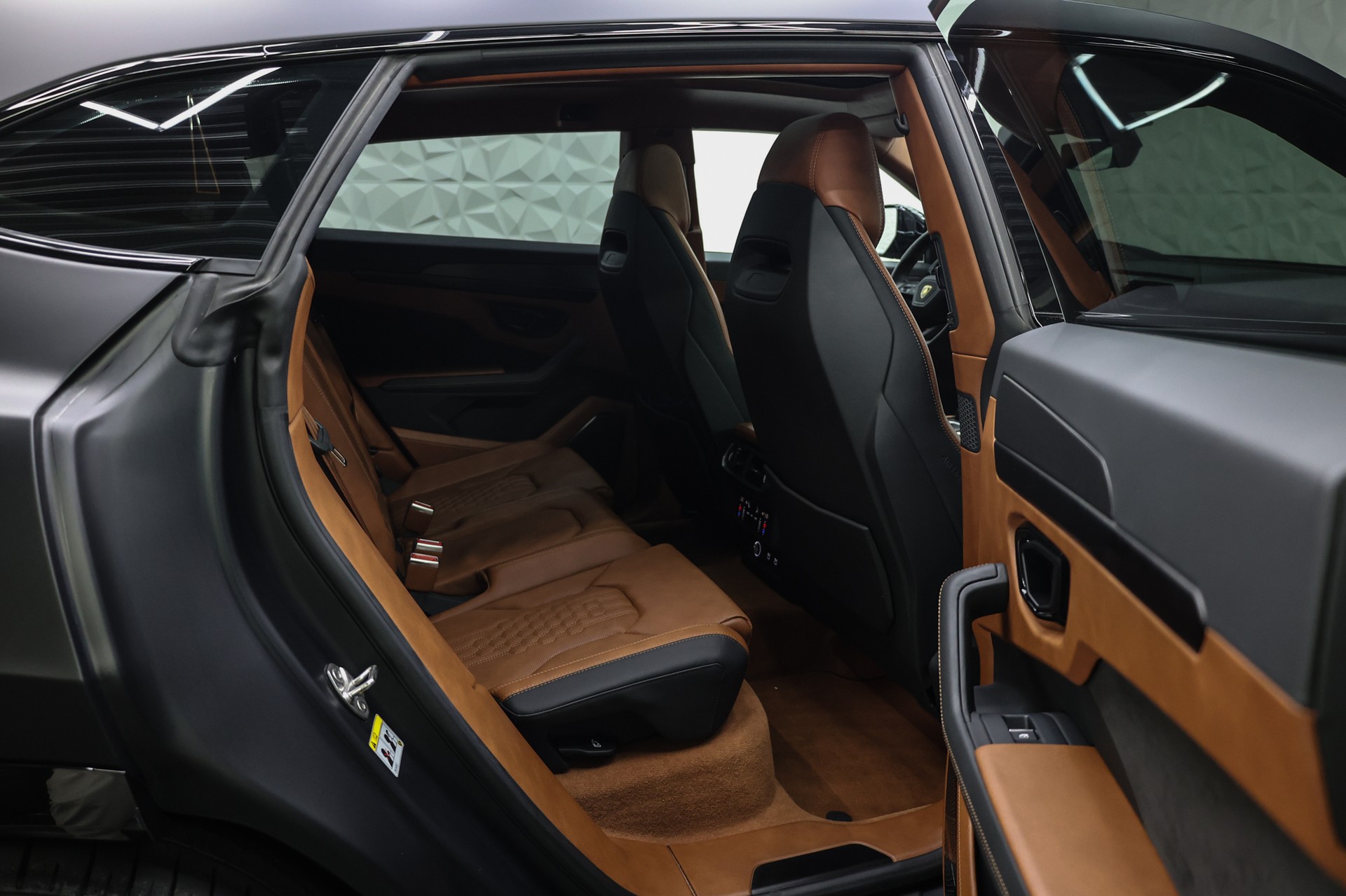 LAMBORGHINI Urus 4.0 S-image-31