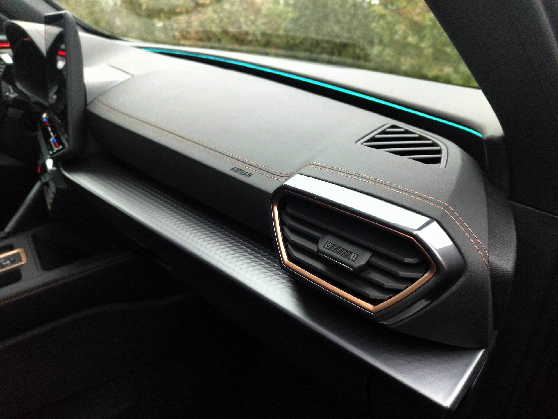CUPRA Formentor 1.5 eTSI DSG-image-11