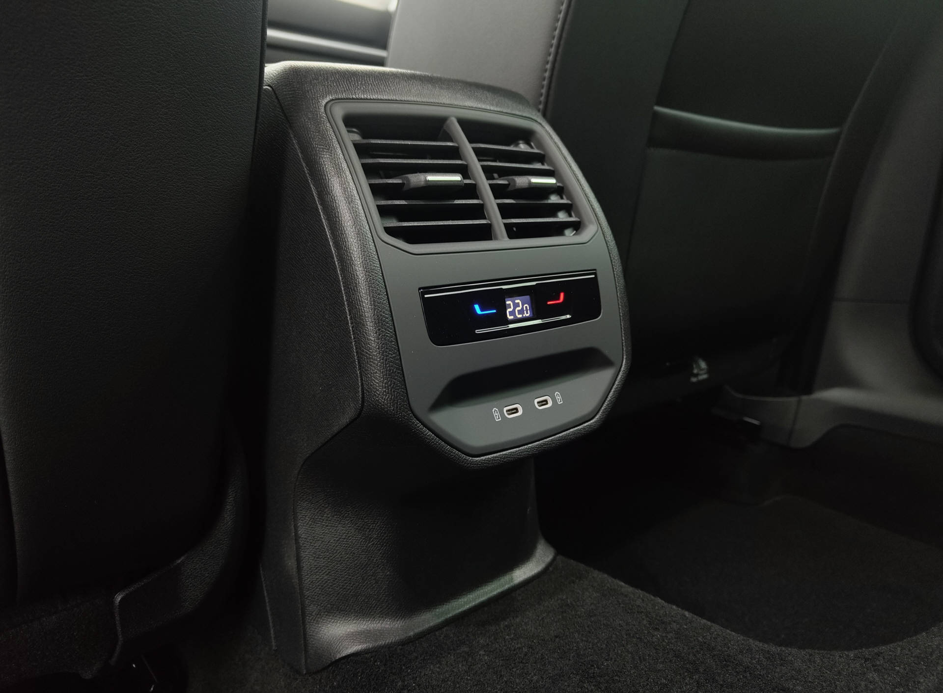 CUPRA Formentor 1.5 eTSI DSG-image-12