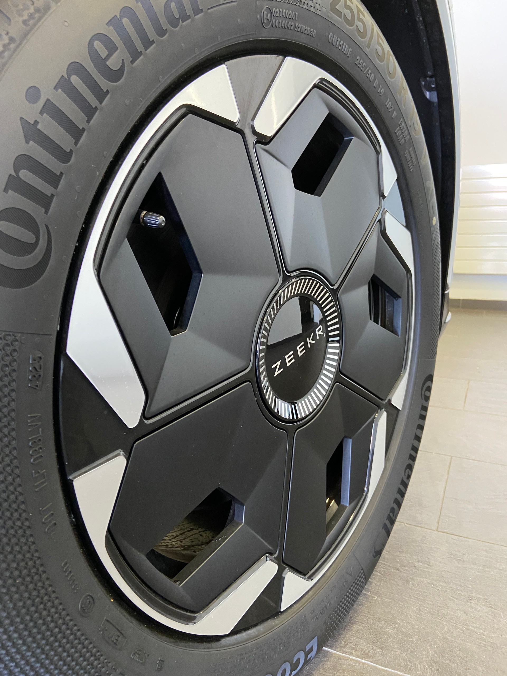 ZEEKR 7X 71kWh Core RWD-showroom-element-3