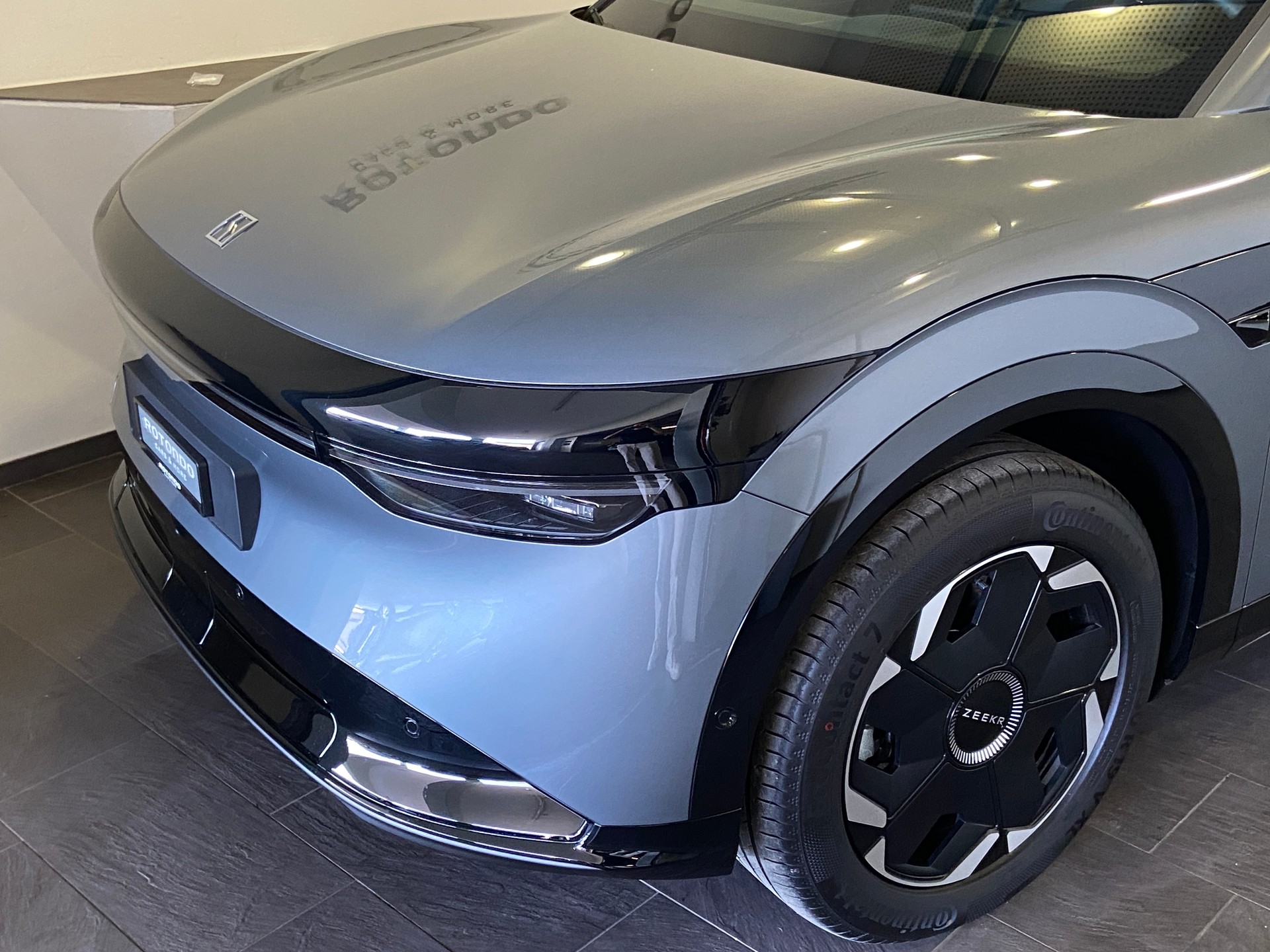ZEEKR 7X 71kWh Core RWD-showroom-element-2