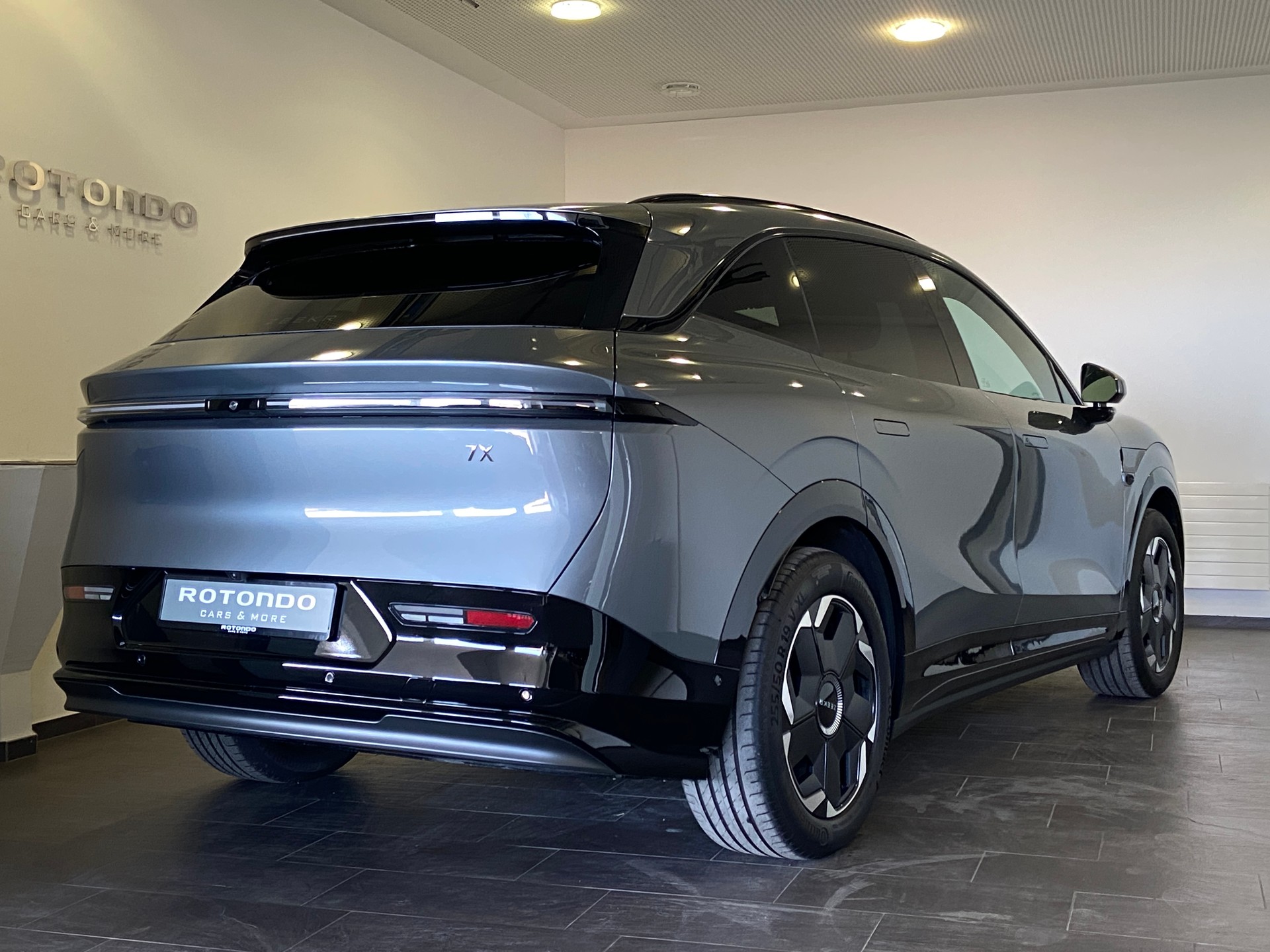 ZEEKR 7X 71kWh Core RWD-showroom-element-1