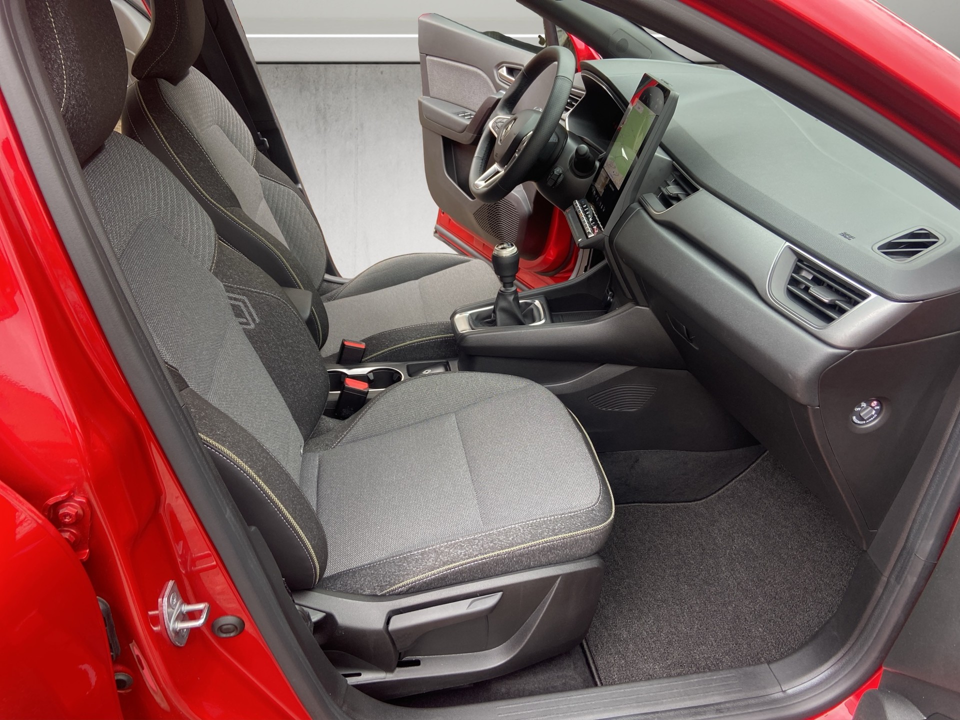 RENAULT Captur 1.3 TCe Techno-image-11