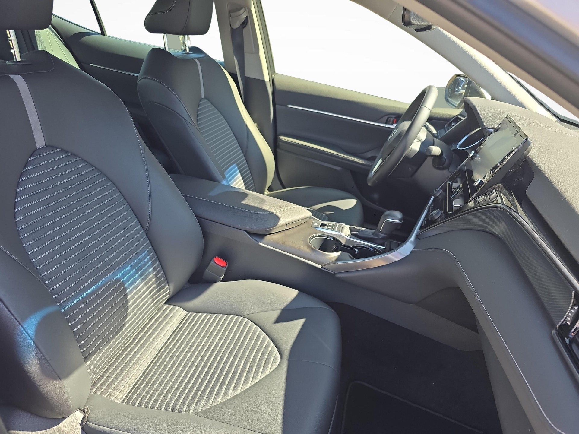TOYOTA Camry 2.5 HSD Business-image-9
