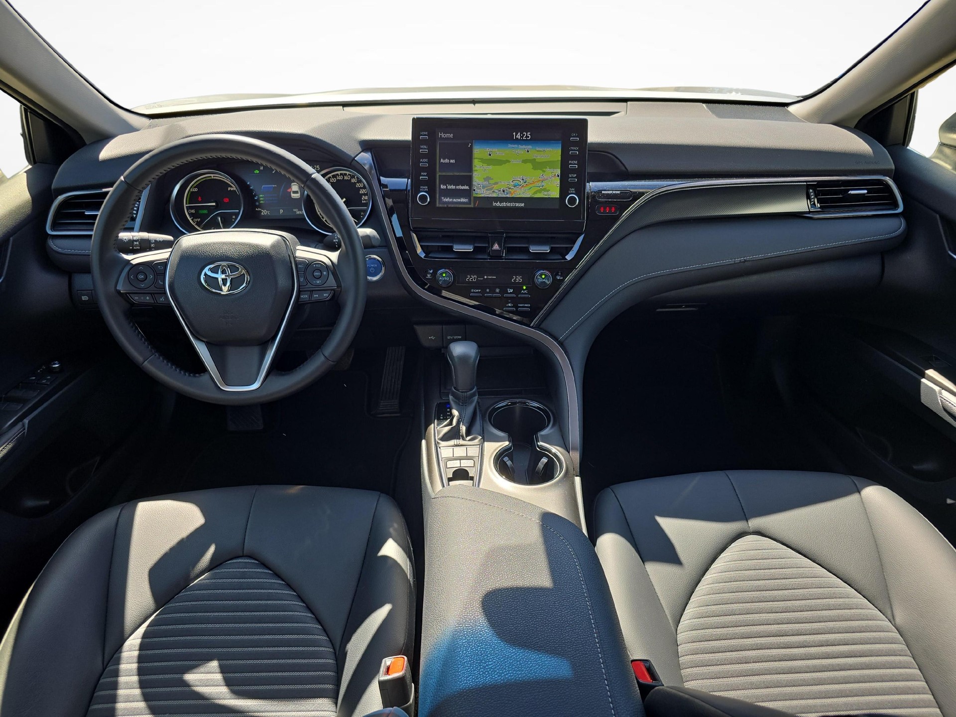 TOYOTA Camry 2.5 HSD Business-image-8