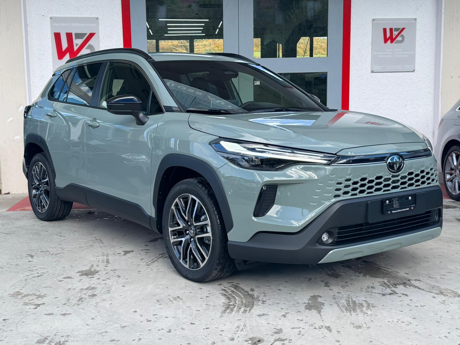 TOYOTA Corolla Cross 2.0 4WD Premium e-CVT NEW MODEL 2026-showroom-element-1
