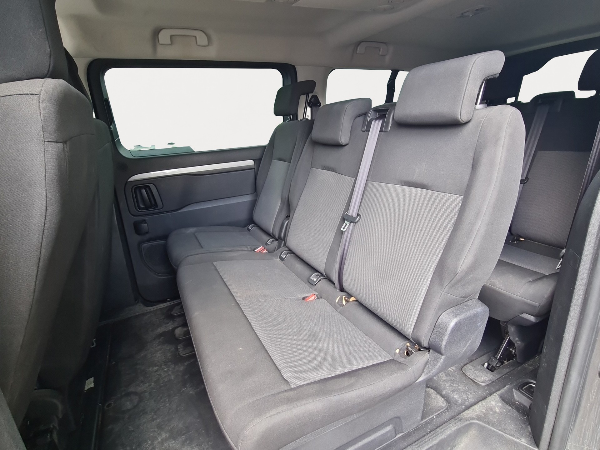 PEUGEOT Traveller 2.0 BlueHDi Business Long EAT8-image-14