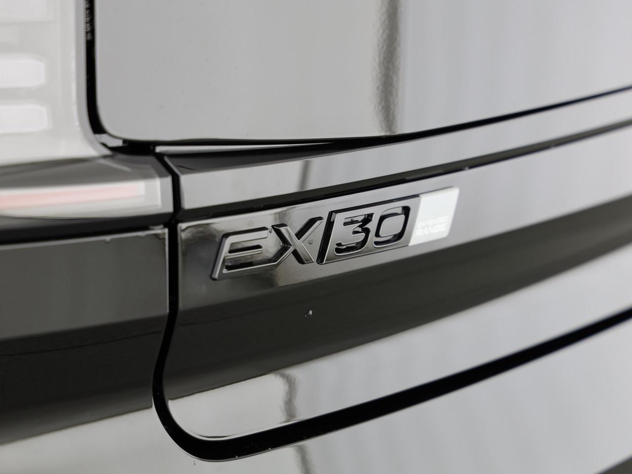 VOLVO EX30 E60 Plus Swiss Black Edition-image-12