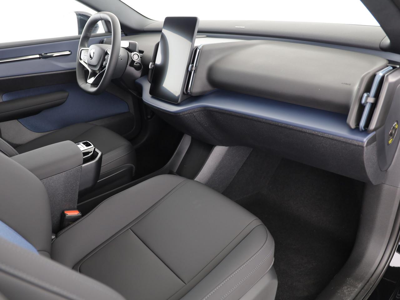 VOLVO EX30 E60 Plus Swiss Black Edition-image-13
