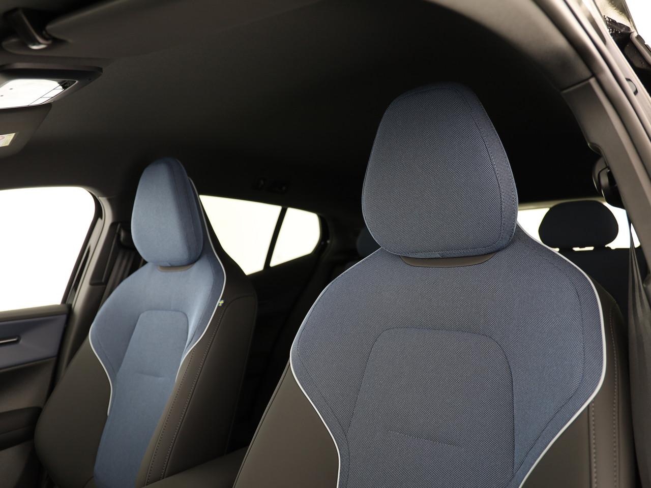 VOLVO EX30 E60 Plus Swiss Black Edition-image-17
