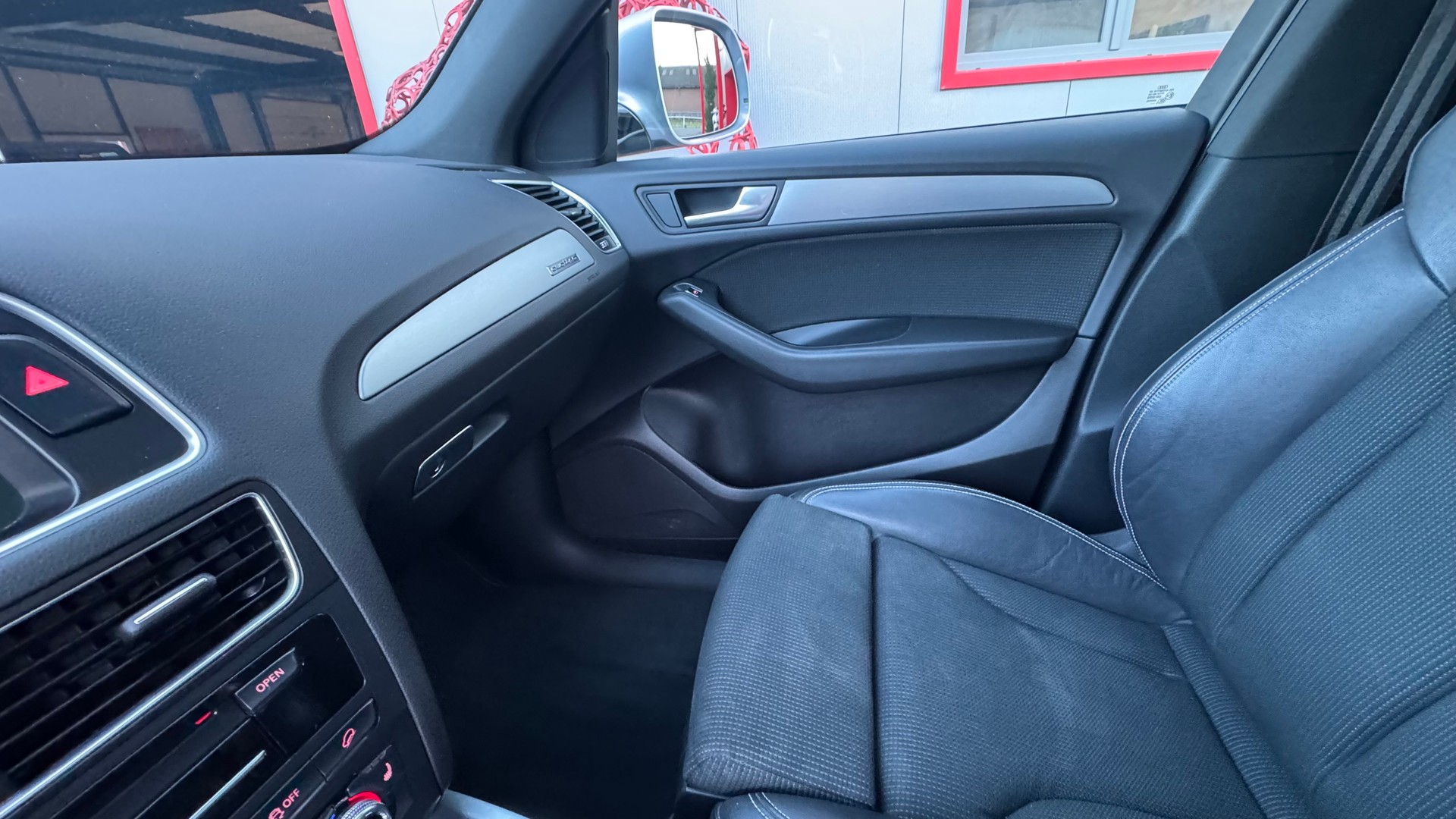 AUDI Q5 2.0 TDI quattro S-tronic-image-11