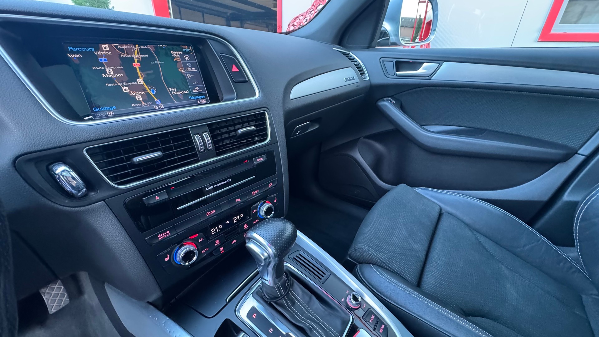 AUDI Q5 2.0 TDI quattro S-tronic-image-10