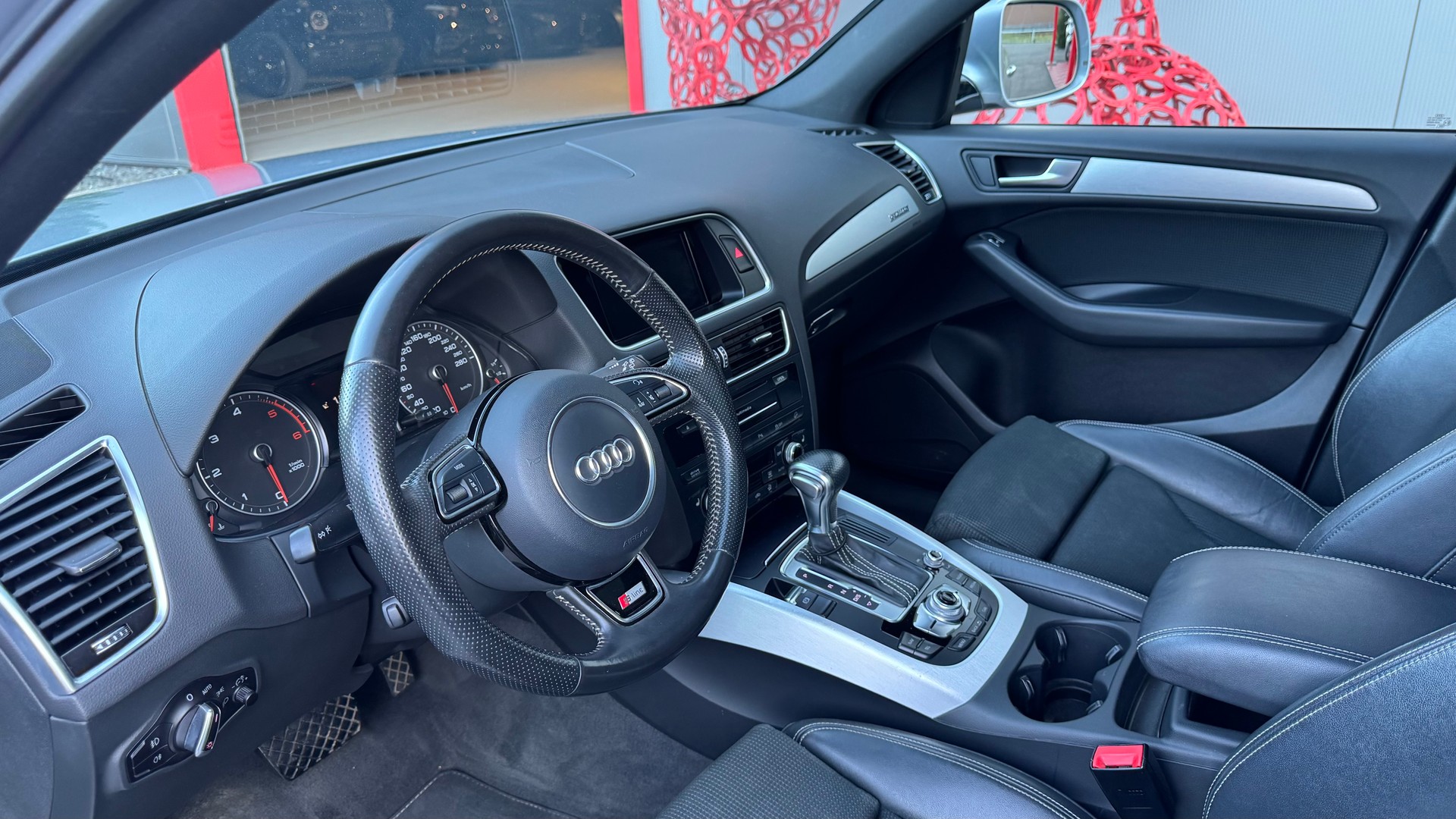 AUDI Q5 2.0 TDI quattro S-tronic-image-12