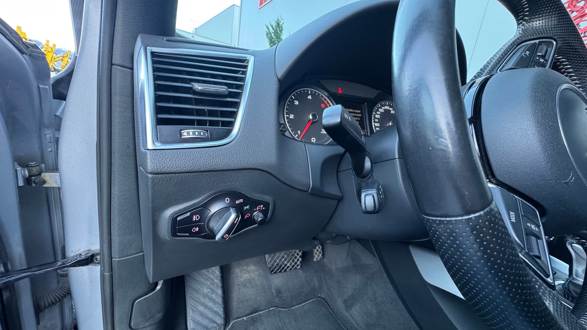 AUDI Q5 2.0 TDI quattro S-tronic-image-17
