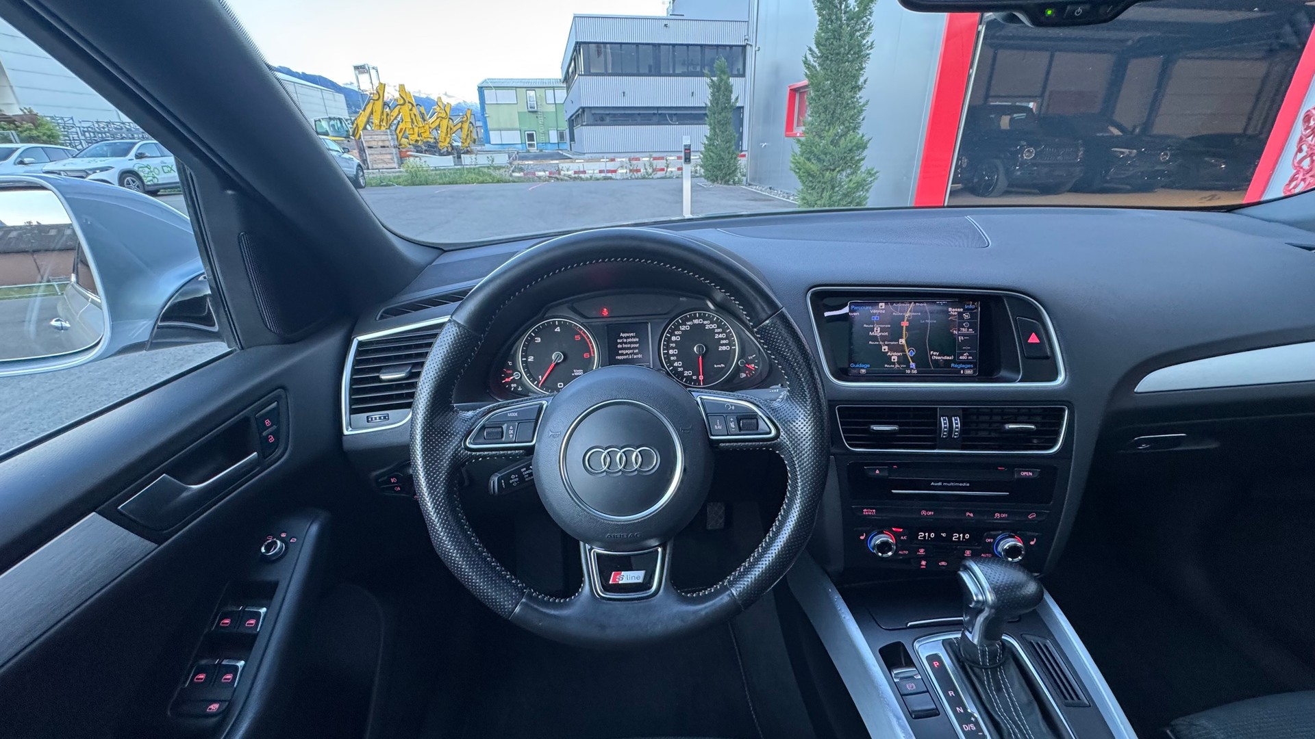 AUDI Q5 2.0 TDI quattro S-tronic-image-13