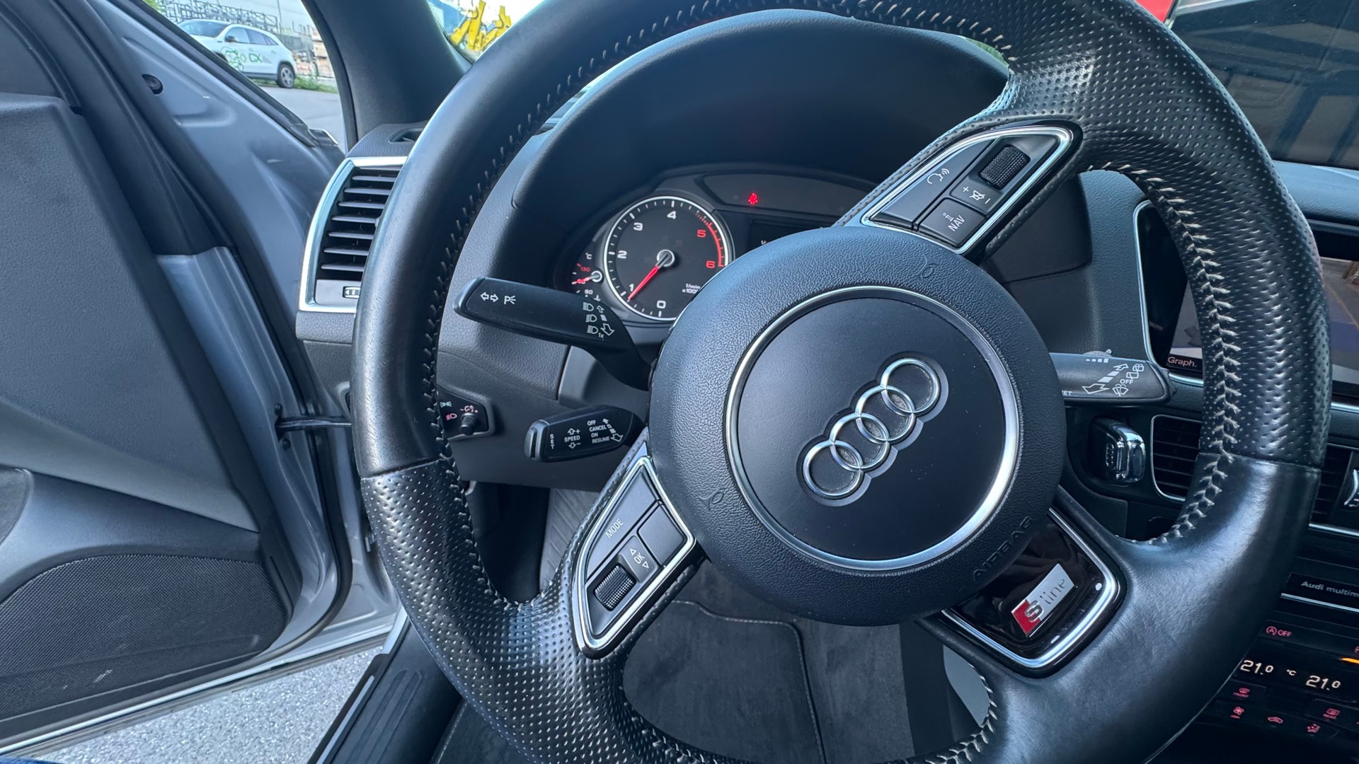 AUDI Q5 2.0 TDI quattro S-tronic-image-16