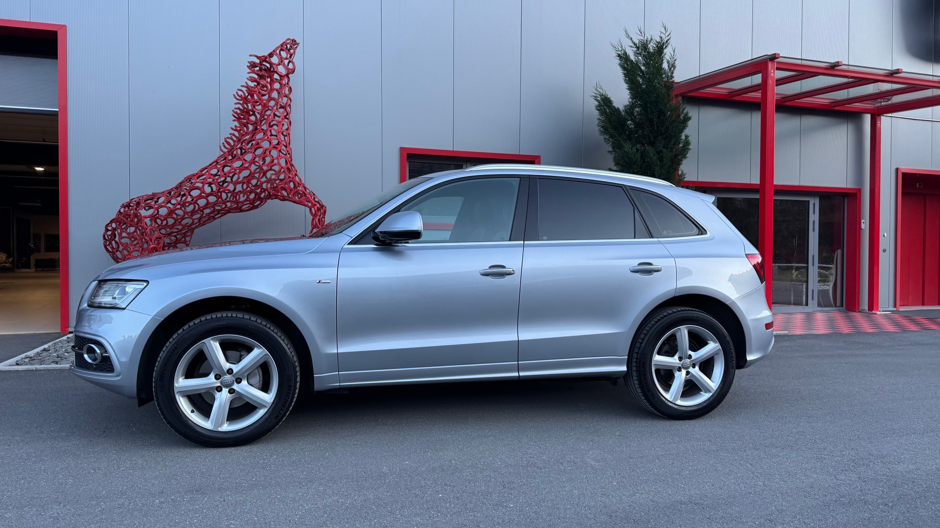 AUDI Q5 2.0 TDI quattro S-tronic-image-1