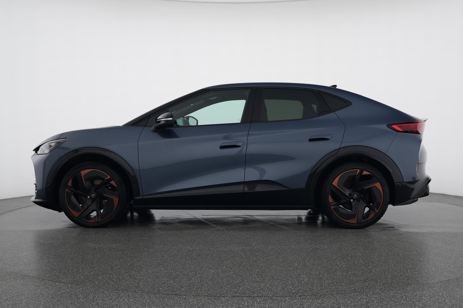 CUPRA Tavascan Type 9 77 kWh VZ Adrenaline-image-3
