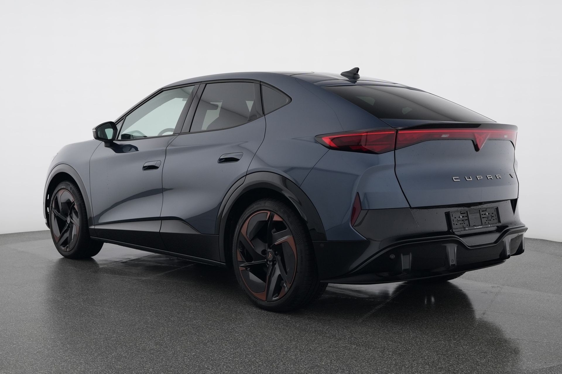 CUPRA Tavascan Type 9 77 kWh VZ Adrenaline-image-4