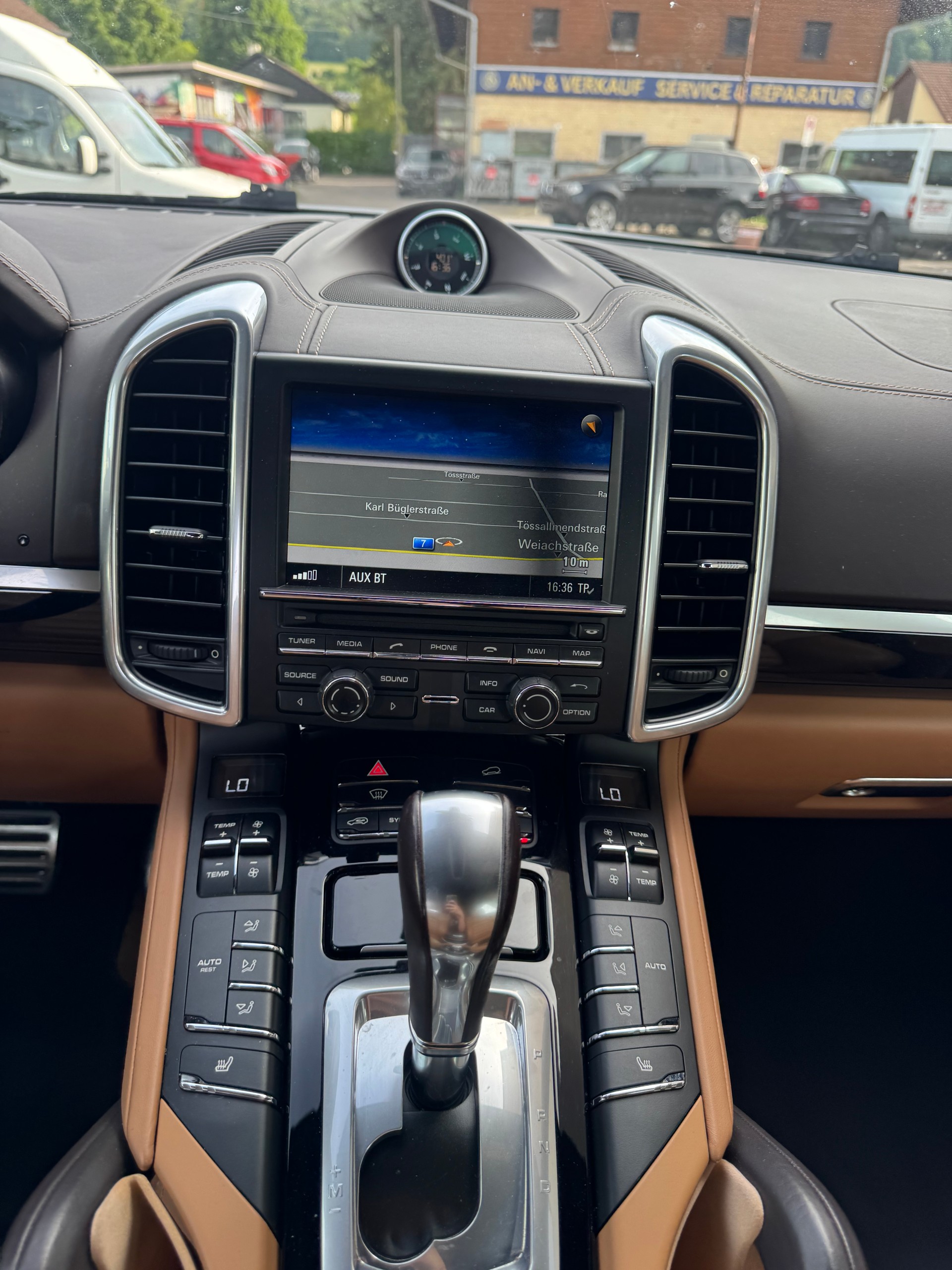 PORSCHE Cayenne S-image-11