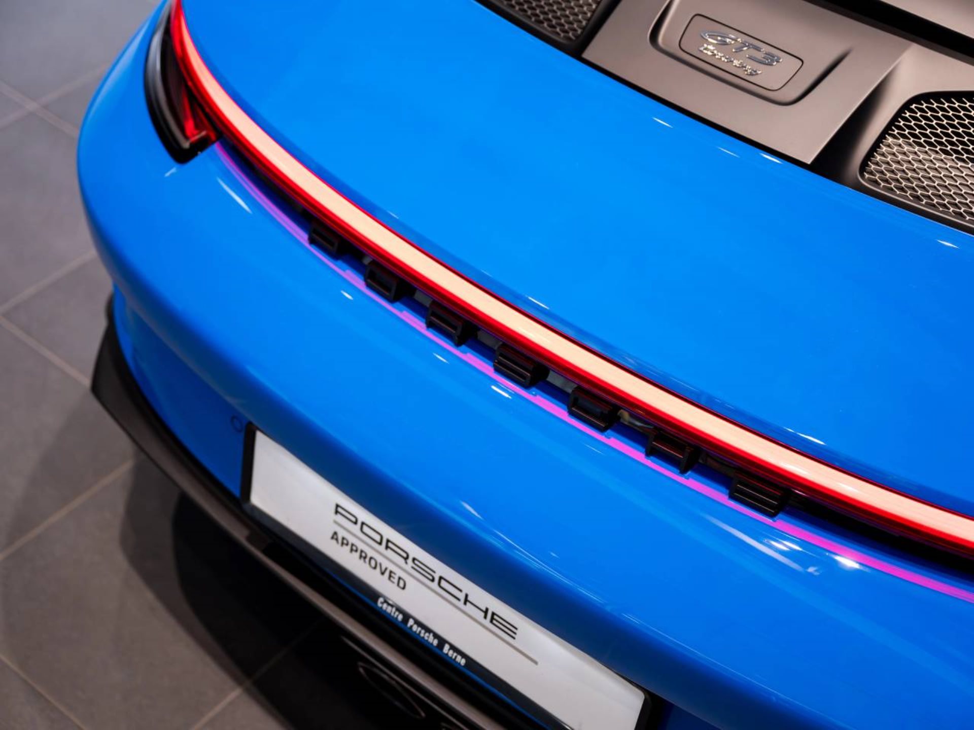PORSCHE 911 GT3 mit Touring-Paket-image-26