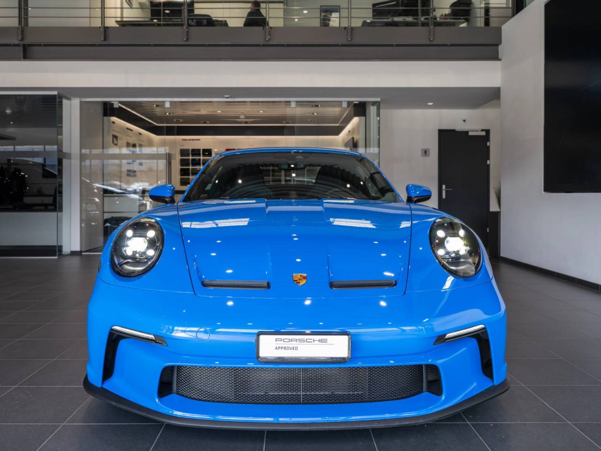 PORSCHE 911 GT3 mit Touring-Paket-image-8