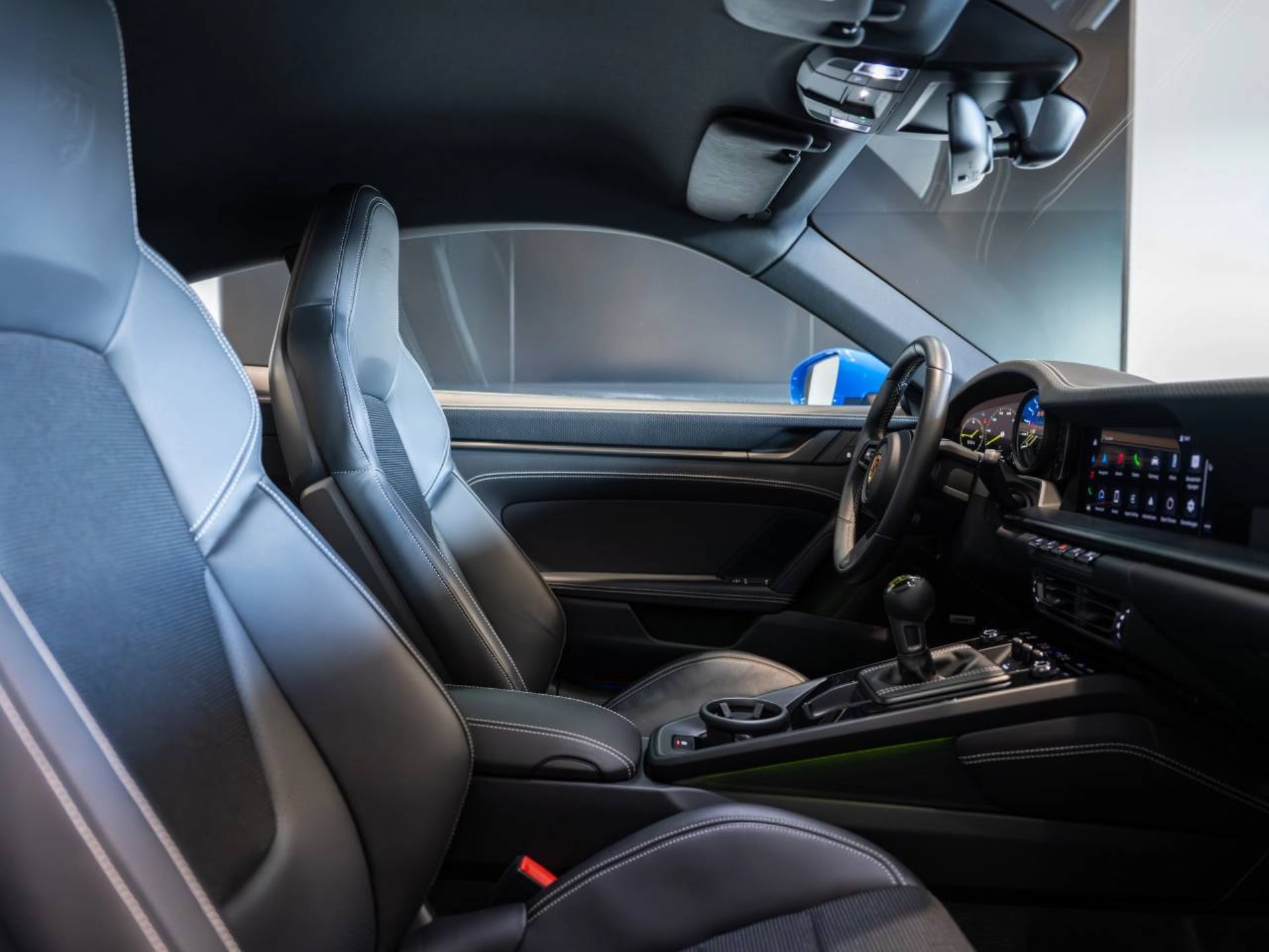 PORSCHE 911 GT3 mit Touring-Paket-image-15