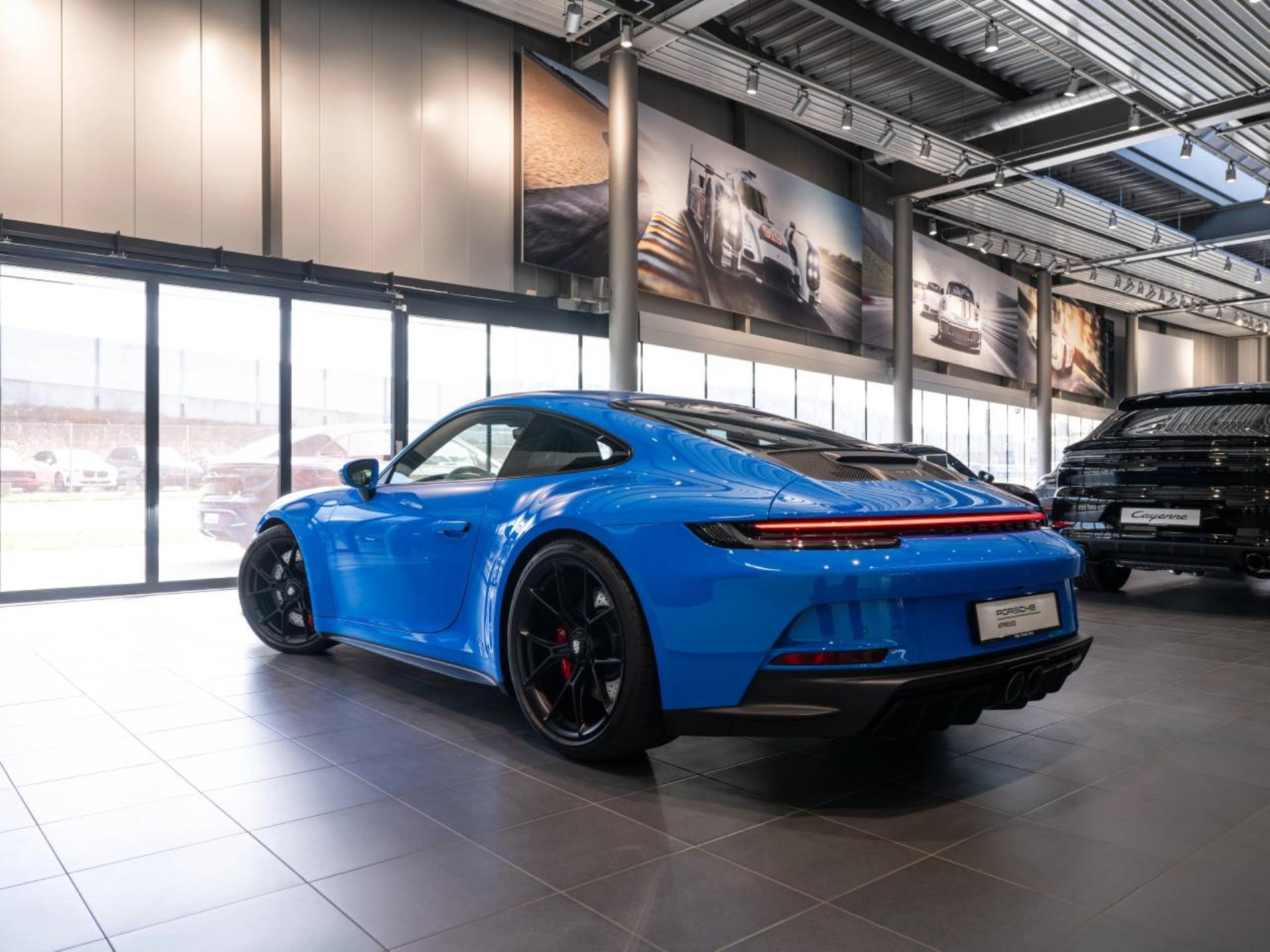 PORSCHE 911 GT3 mit Touring-Paket-image-6