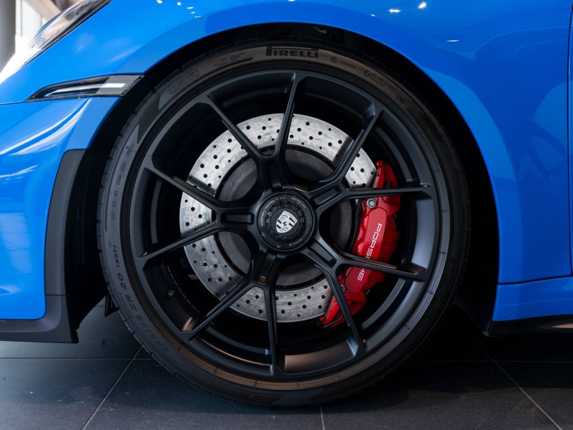 PORSCHE 911 GT3 mit Touring-Paket-image-29