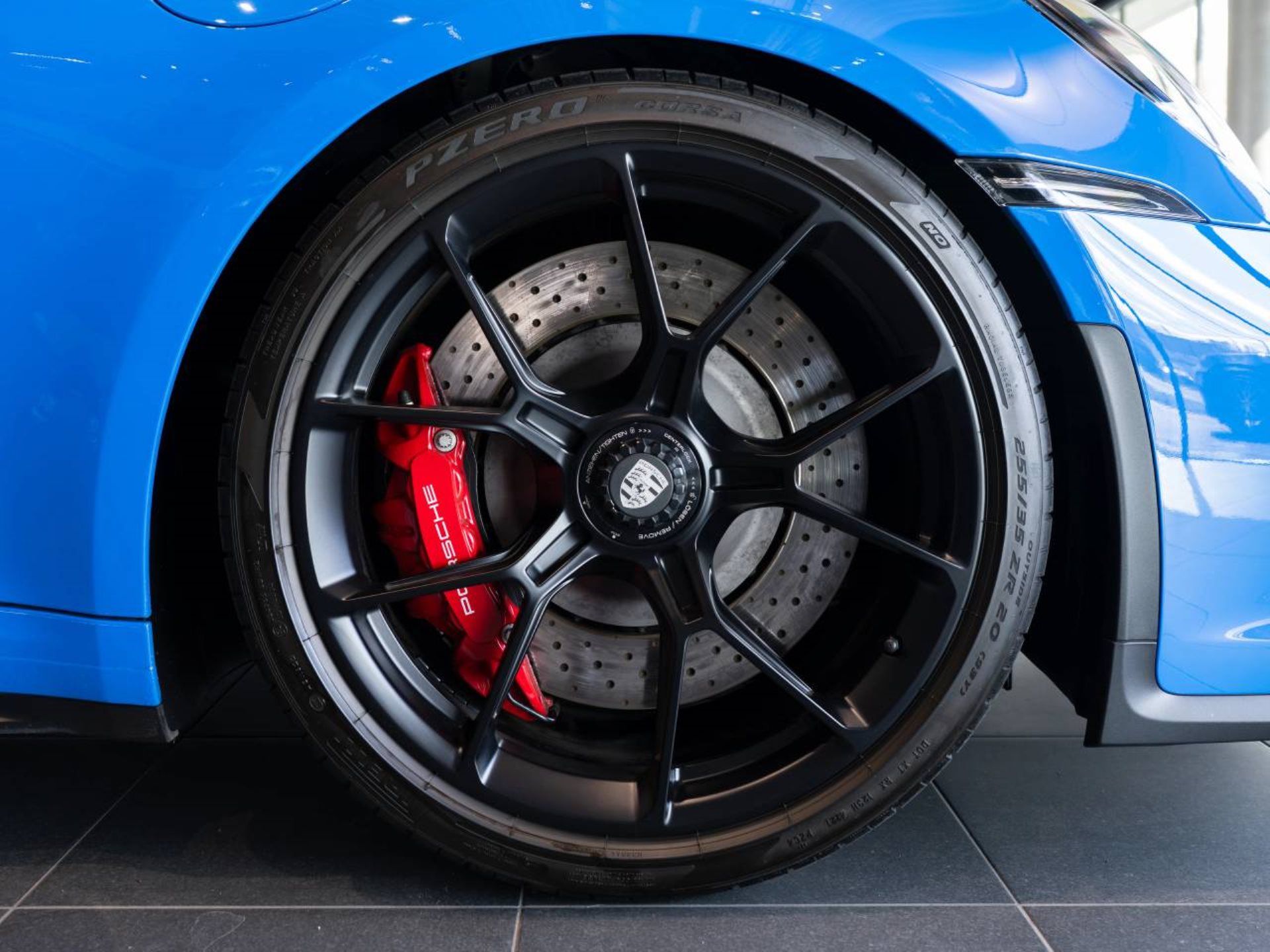 PORSCHE 911 GT3 mit Touring-Paket-image-30