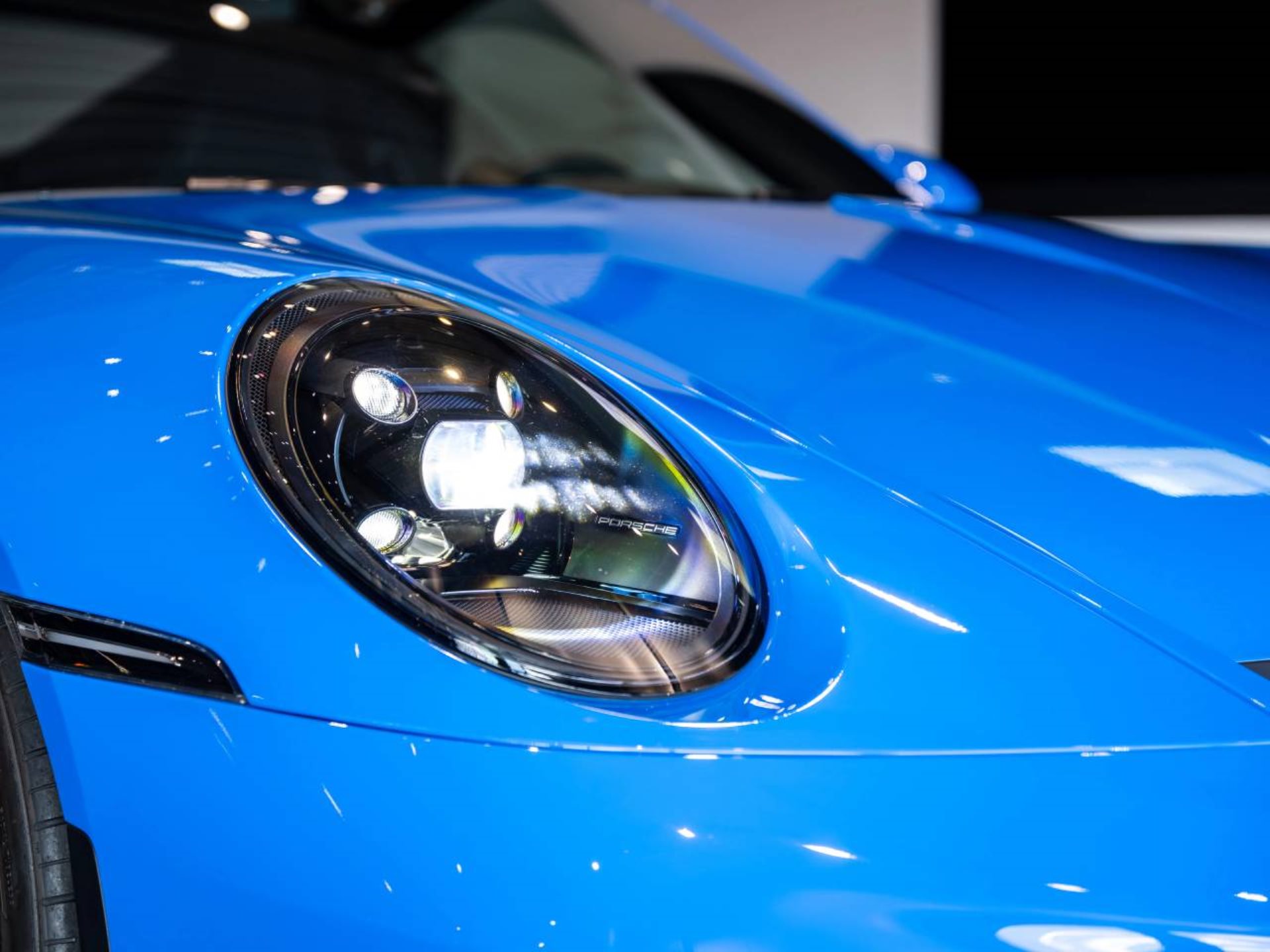 PORSCHE 911 GT3 mit Touring-Paket-image-21