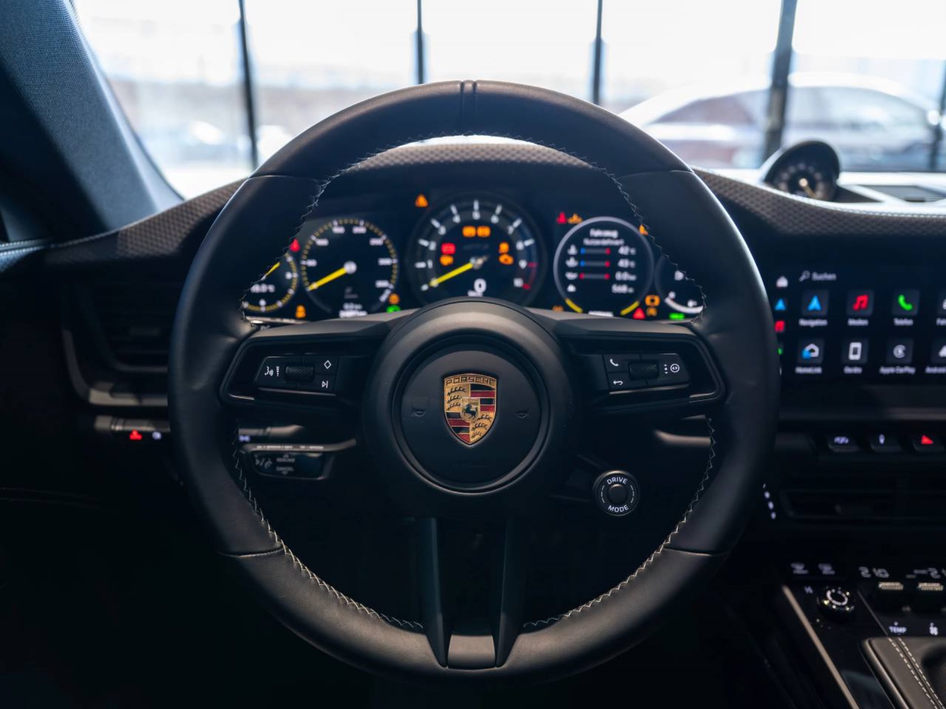 PORSCHE 911 GT3 mit Touring-Paket-image-12